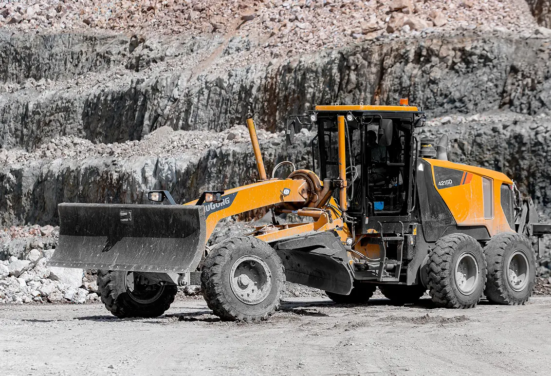 CRAWLER EXCAVATOR HL780-9S